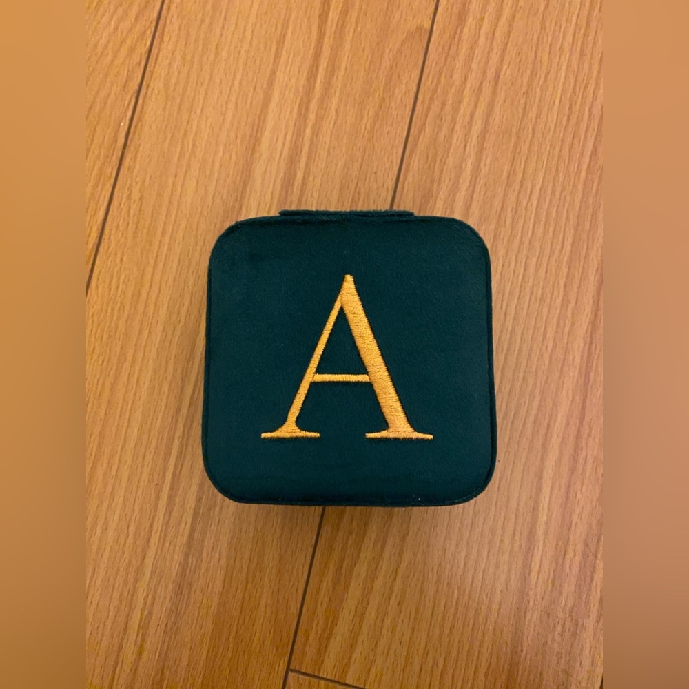Plush Velvet Travel Jewelry Case - Emerald Green